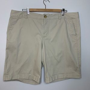 Dockers Khaki Bermuda Truly
Slimming Shorts Size 18
